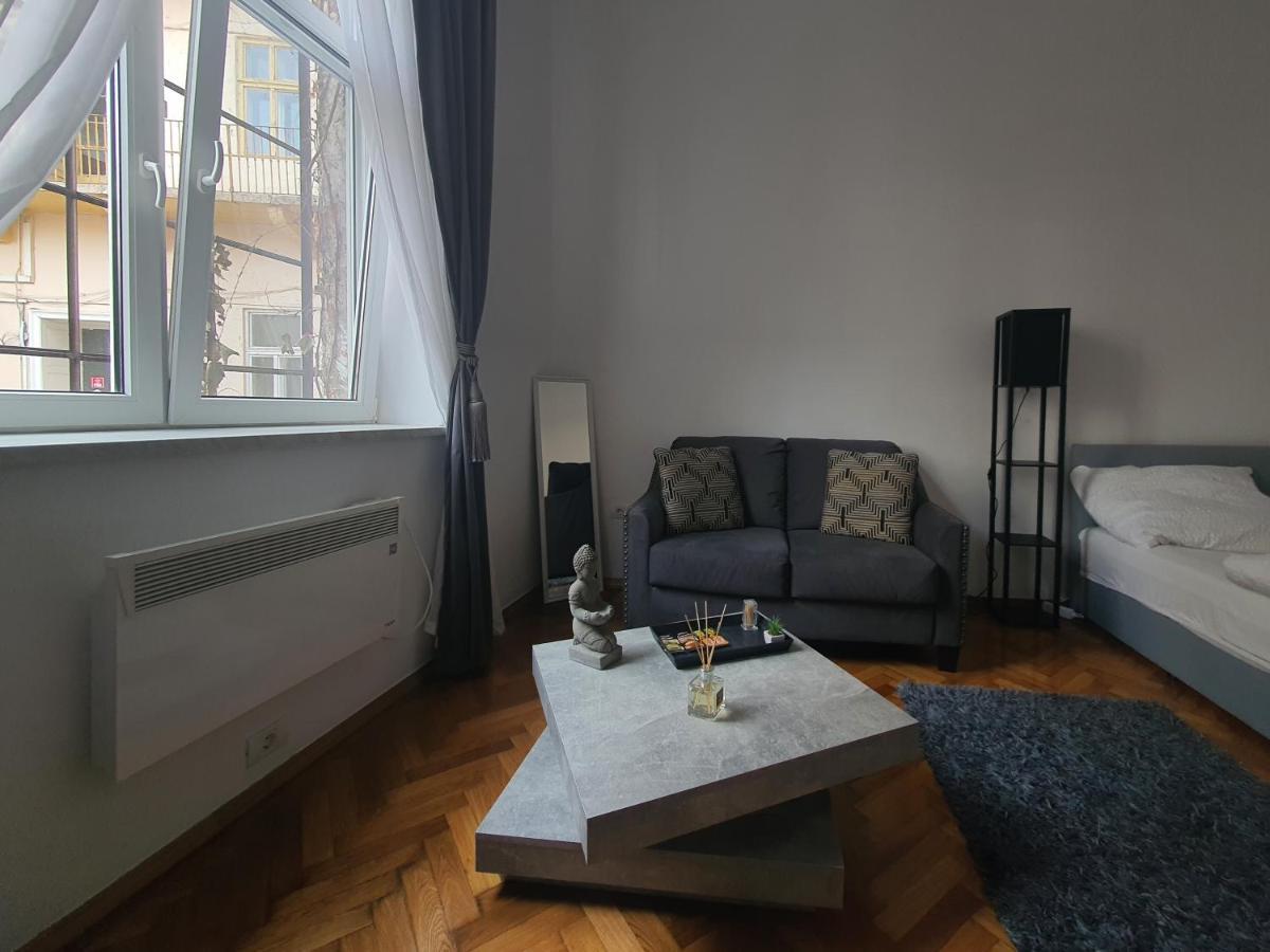 ☆ Bulevard Apartments ☆ Arad Esterno foto