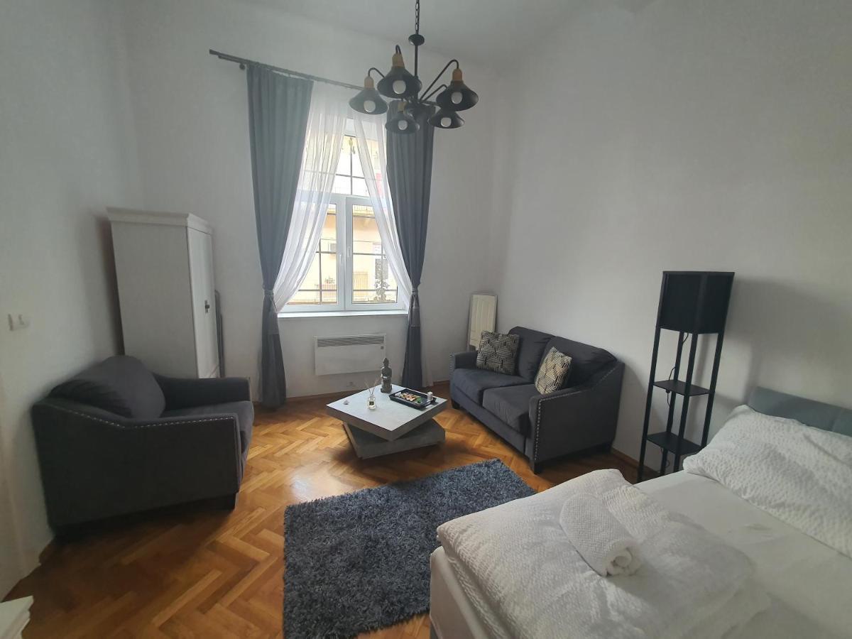 ☆ Bulevard Apartments ☆ Arad Esterno foto